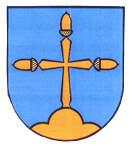 Das Wappen Balzheims mit blauem Hintergrund und darüber in gelb ein Berg mit drei Hügeln auf dem ein Kreuz steht an dessen 3 Enden Eicheln sind